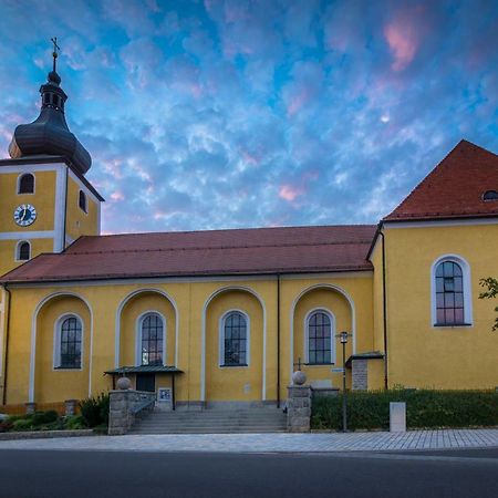 Hotel Bayerischer Hof Wiesau Екстериор снимка