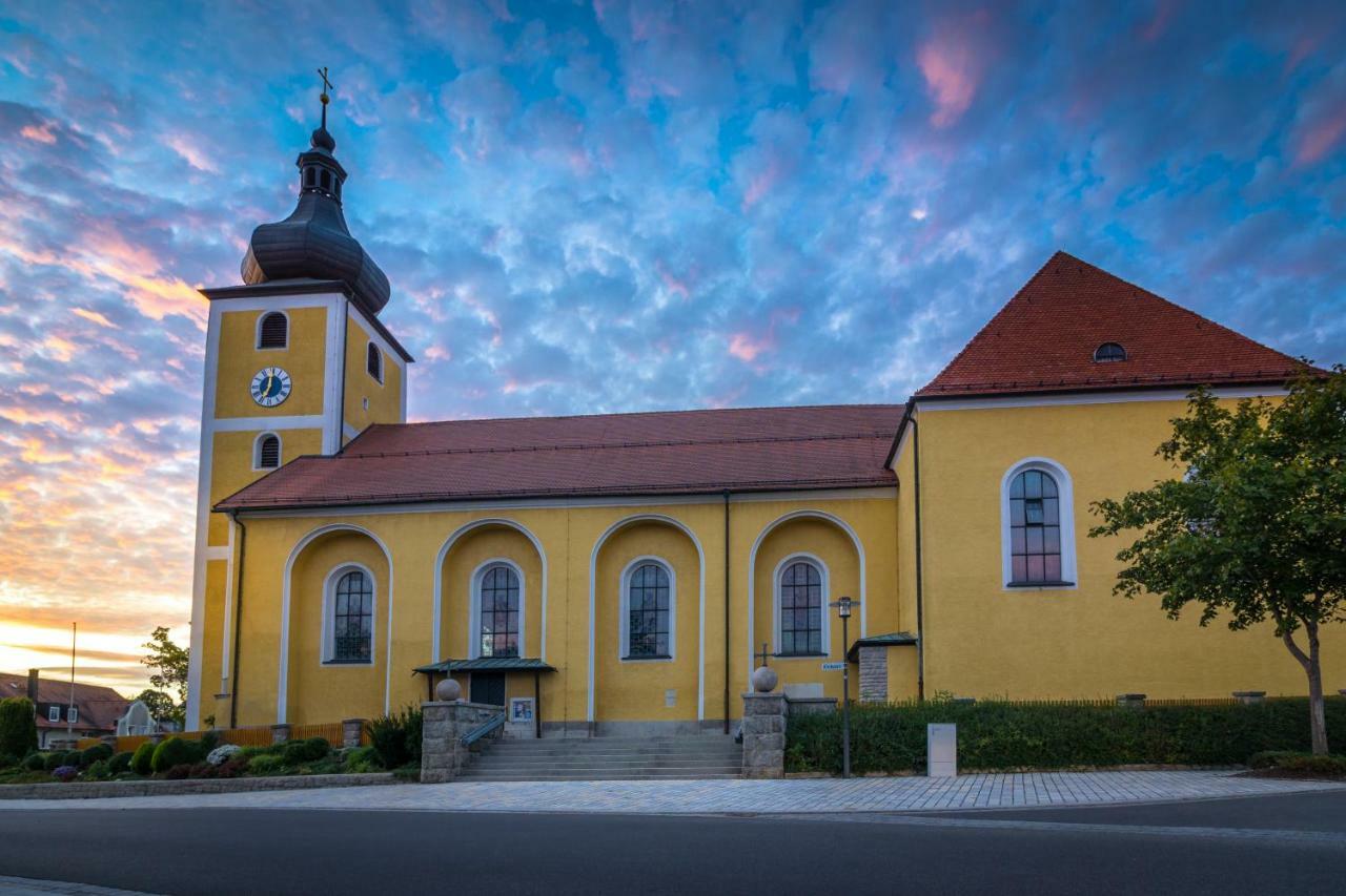 Hotel Bayerischer Hof Wiesau Екстериор снимка